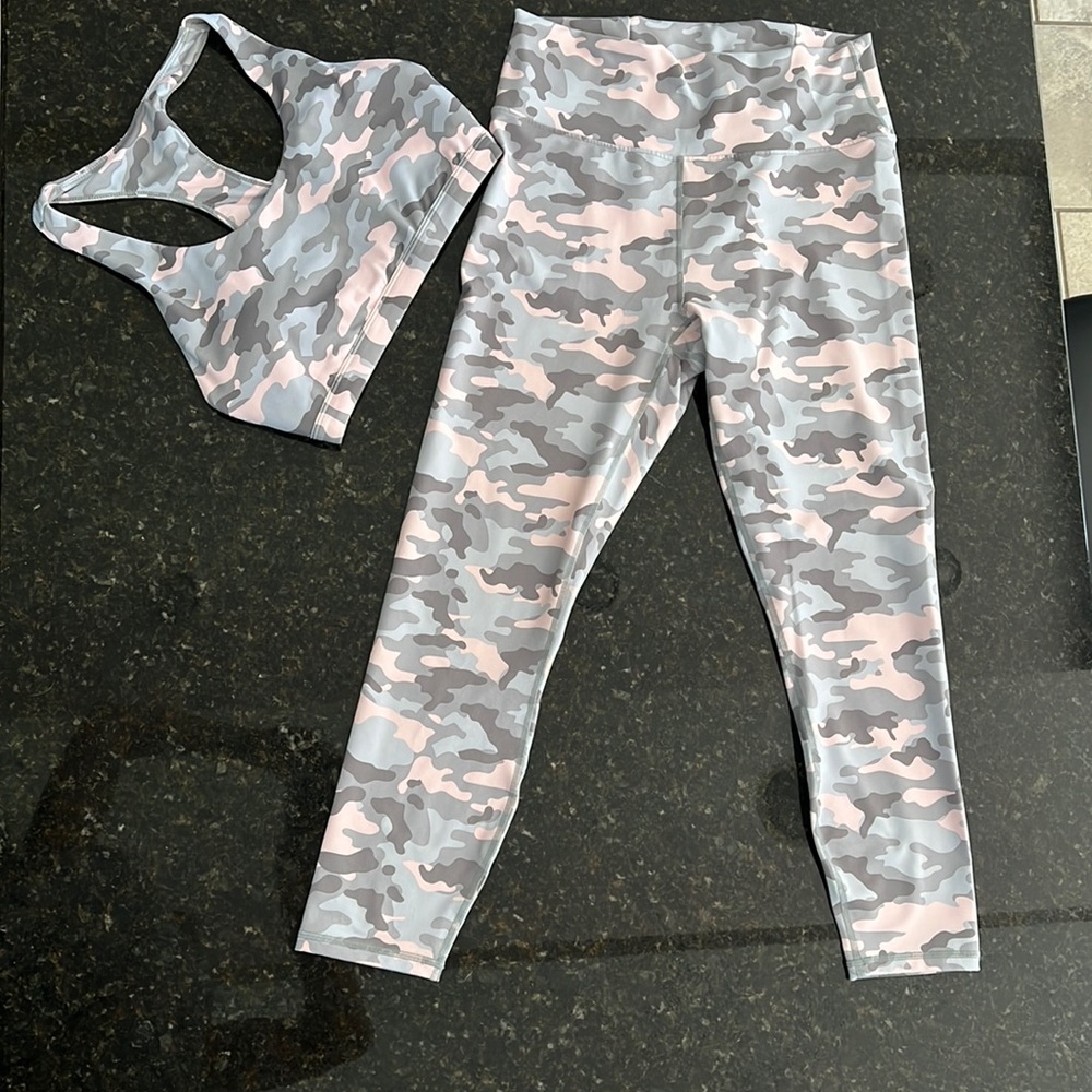 Fabletics crop leggings and matching sports bra- size L